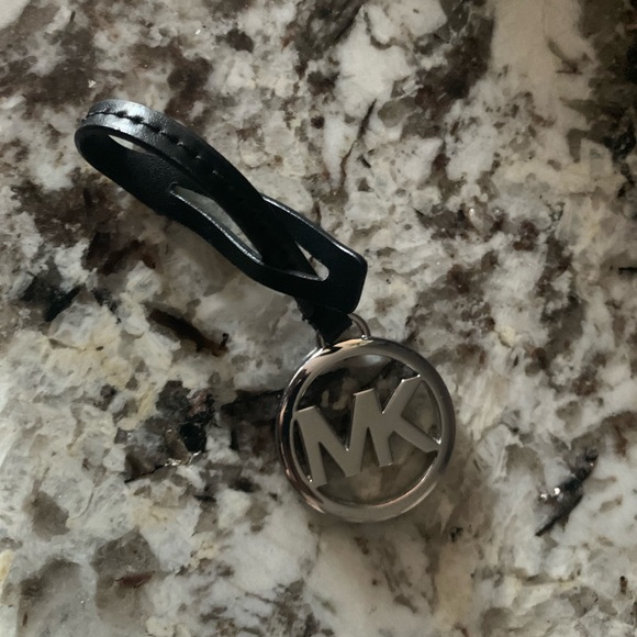 MICHAEL KORS Bag Logo Charm - Picture 2 of 6